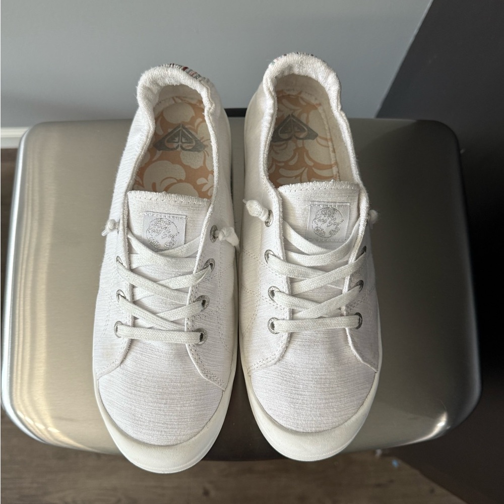 Like new Roxy Bayshore Platform white sneakers size 9.5